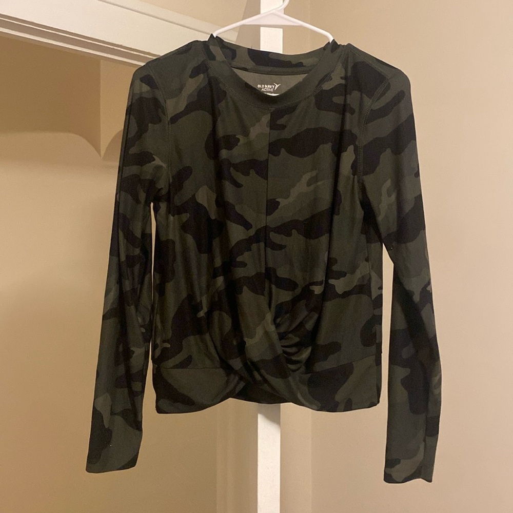 Old Navy long sleeve athletic top size M